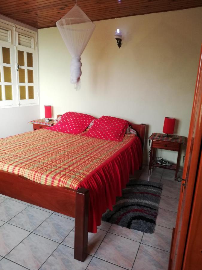 Hébergement mouchas F4 - dans Villa les Polycias Sainte-Luce Extérieur photo