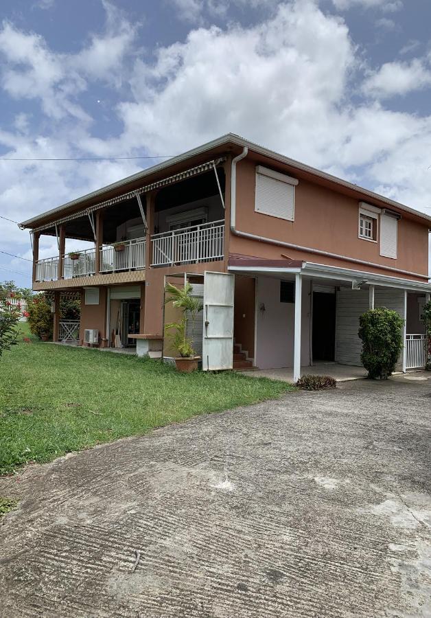 Hébergement mouchas F4 - dans Villa les Polycias Sainte-Luce Extérieur photo