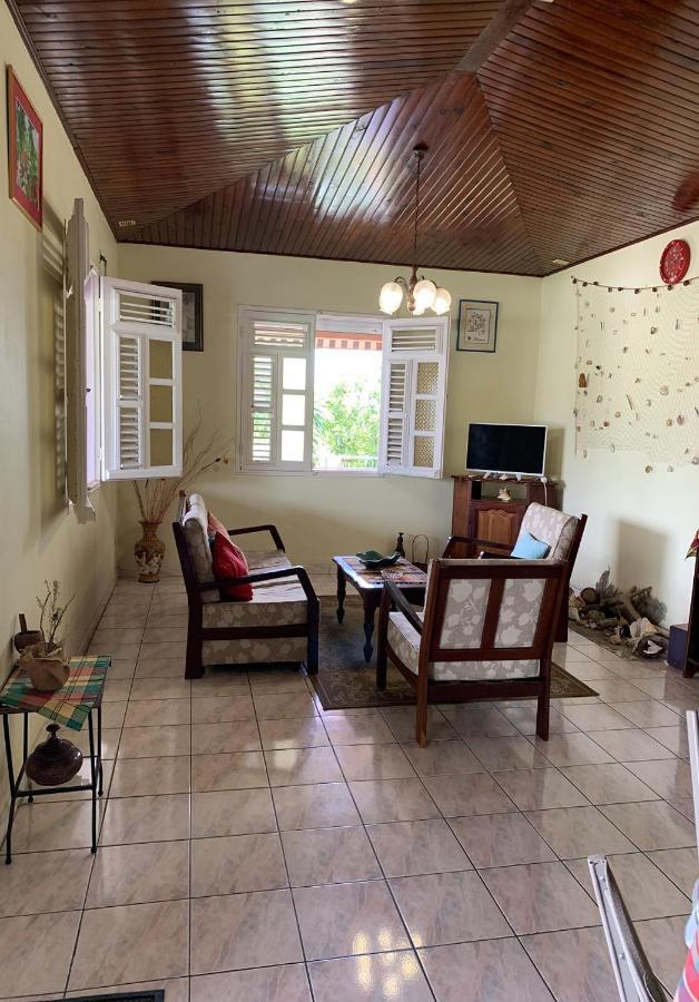 Hébergement mouchas F4 - dans Villa les Polycias Sainte-Luce Extérieur photo
