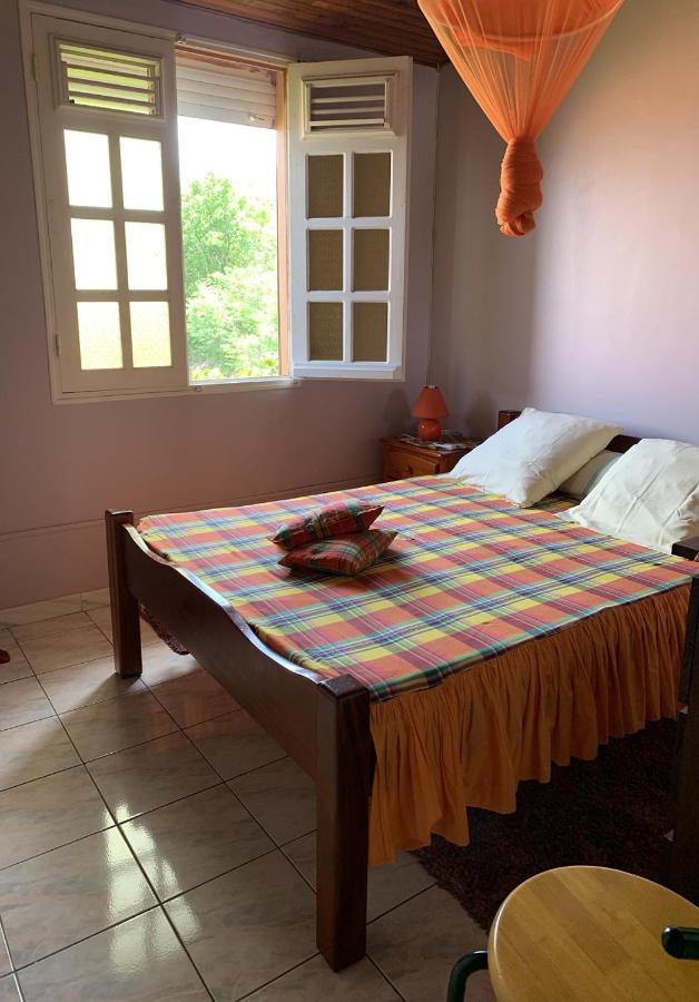 Hébergement mouchas F4 - dans Villa les Polycias Sainte-Luce Extérieur photo